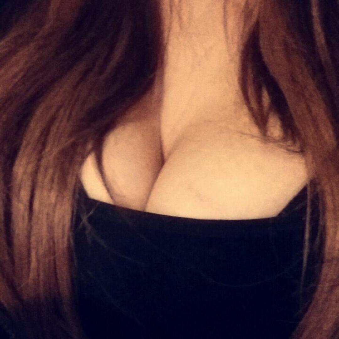 Sue Perior on X: Oi oi #titsout #snapchat #bigboobs #girls #sexy #  http:t.cog69UFCIphV  X