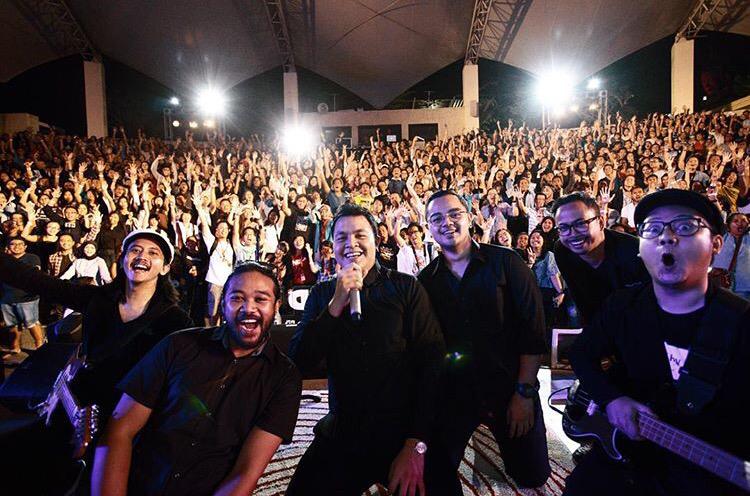 ErnaMeriani's tweet photo. Hasil hari ini @tulusm ❤️💋 Terima kasih #Soundrenaline2015 http://t.co/jkOssrgsNz