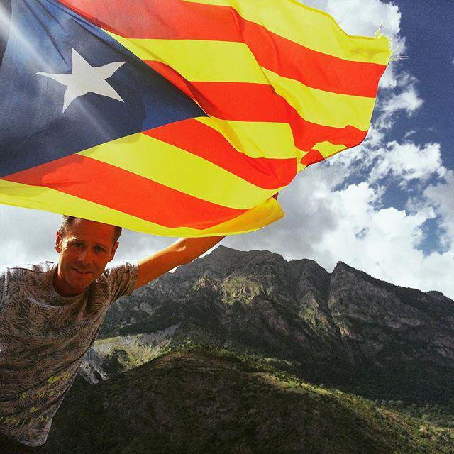 araeslhoracat's tweet photo. #vialliure #11s #ompliremlameridiana #27s #volemvotar #27s15 #juntspelsí #marxemja #araeslhora #sisi #independencia… http://t.co/tVLqTt3BfQ