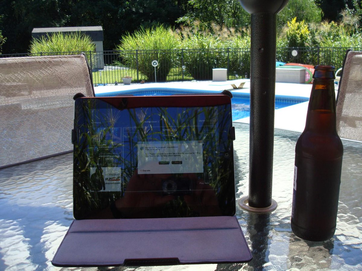 gr8fulmouse's tweet image. Poolside and waiting for the WCOOP rumblings of  @JasonSomerville on @TwitchPoker RunItUp.tv #LetsJustWin