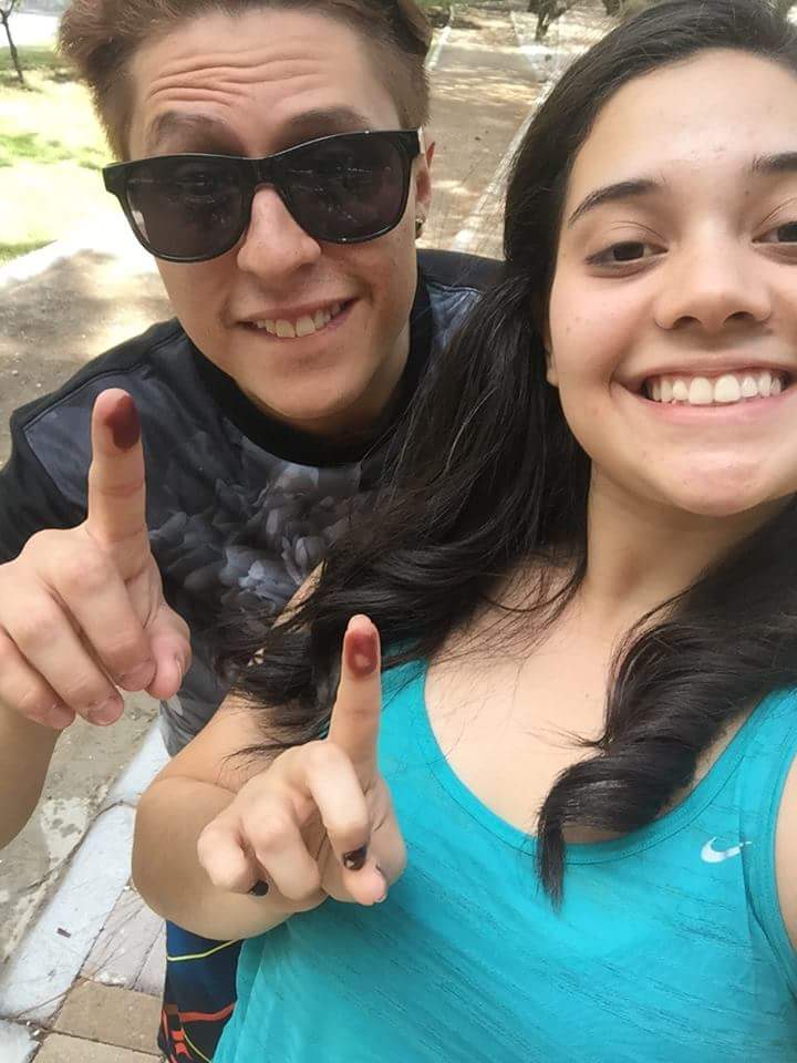 10mopiso_ntv's tweet photo. Diego de @ROTZMusic ya votó junto a sus amigos ¡sigamos juntos por Guate! http://t.co/H9wbJ1fk4J