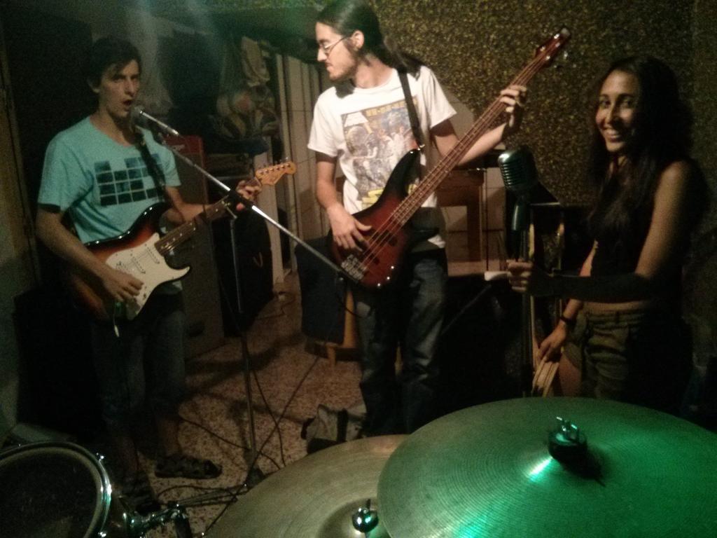 ThursdayRock's tweet photo. Mirad a quien tenemos de vuelta ;)

Estaos atentos porque en unos días daremos noticias importantes. http://t.co/XGYPMy7o4a