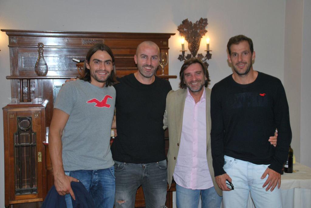 JuaniMieres's tweet photo. Gran exhibición en Porriño( Vigo) .
Gracias Javi y Luis por el trato. http://t.co/ZjWbX4VYiA