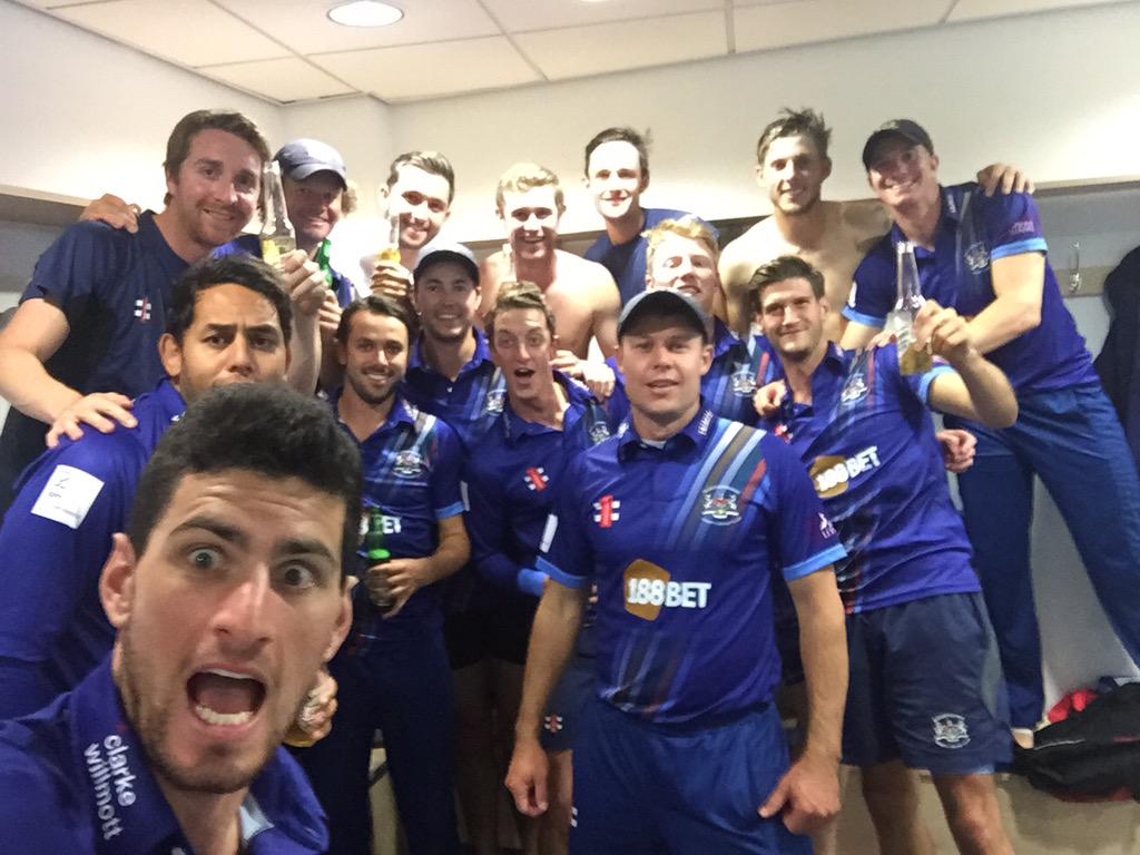 bennytweets_'s tweet photo. @Gloscricket #teamlords http://t.co/qQgnxIAgFd