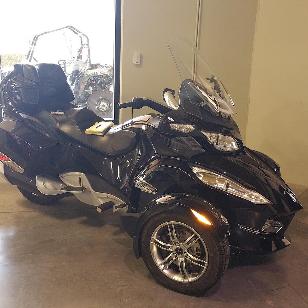 alcatrazlock's tweet image. Can Am Spyder lost key. alcatrazlock.com #motorcyclekey #phoenixlocksmith
