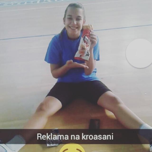 plamenova_eli15's tweet photo. #handballmuch #handballismylife #Ilovehandball #team#handballplayer #handballwall #leftwing #asics #handballteam 🏆🏆🔝🔝 http://t.co/sI5BbHAqQG