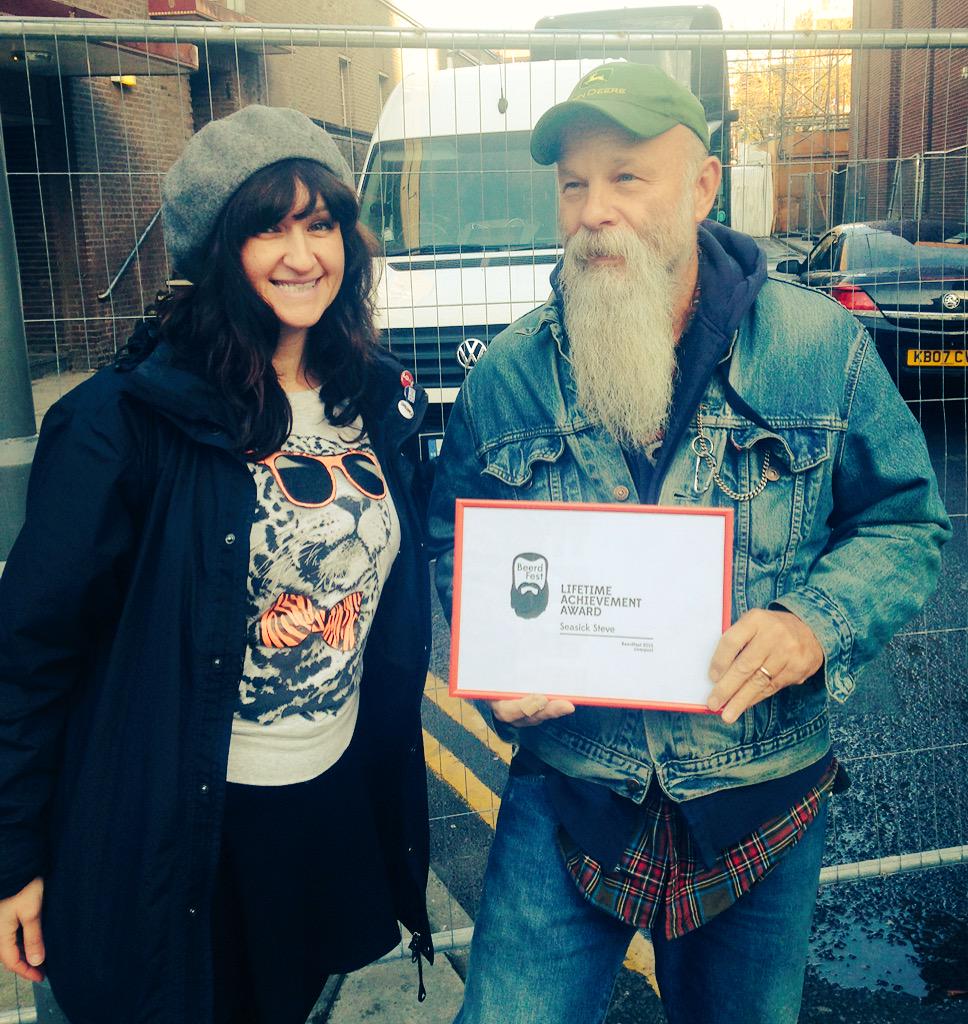 Blues boss <a href="/SeasickSteve/">Official Seasick Steve</a> accepted Lifetime Achievement Award this year- we shared my stalking efforts last night ^_^
