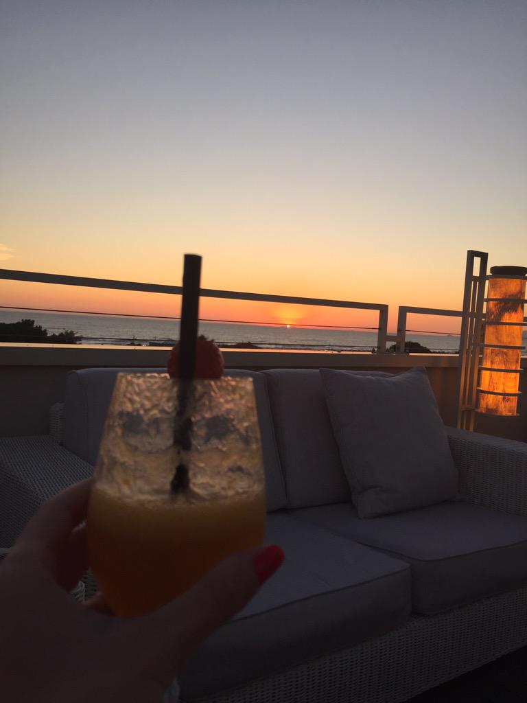 pslkidd's tweet photo. @UNAHotels know how to do a Sunday evening... #sunsetbellini #rooftopview #domenicainitalia http://t.co/Qrl1xS5wao