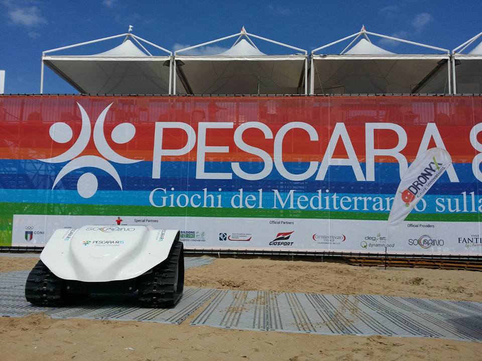 mariapiaromano's tweet photo. #solarino fa faville ai Giochi del Mediterraneo #pescara2015 @giuseppebaratta @DronyXdotcom #innovazione #ecorobot http://t.co/sqHPYxZfMN