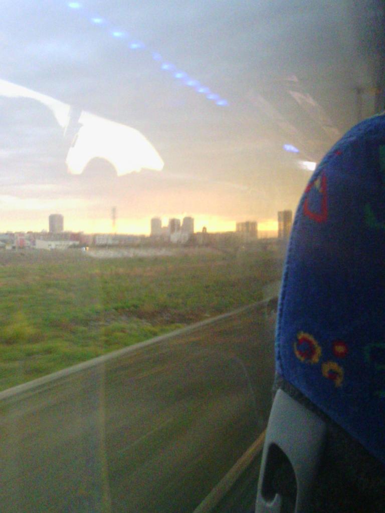 NazaTurquesa's tweet photo. Toca volver a la rutina. Valencia, ya estoy aquí http://t.co/rM44dPrsJ7