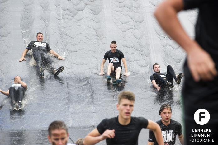 LennekeLingmont's tweet photo. Spektakel tijdens de 10 meter hoge sky-fall van de @StrongmanRunNL #SMR15 http://t.co/eEY1E79CXy