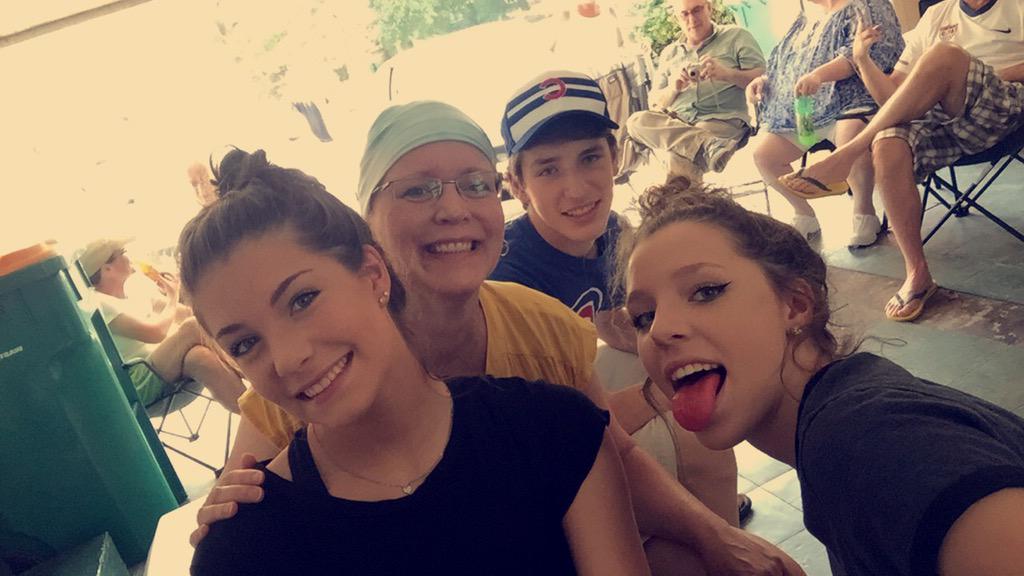heyyjustine's tweet photo. love my aunt chris #FtheC 💟🌸🎀💝🚺 http://t.co/XHY9Z61NPX