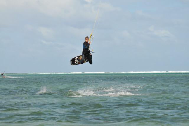 Bubieman's tweet photo. #Kiting on #Mauritius #Surf #vacation http://t.co/OnD5JJzEHx