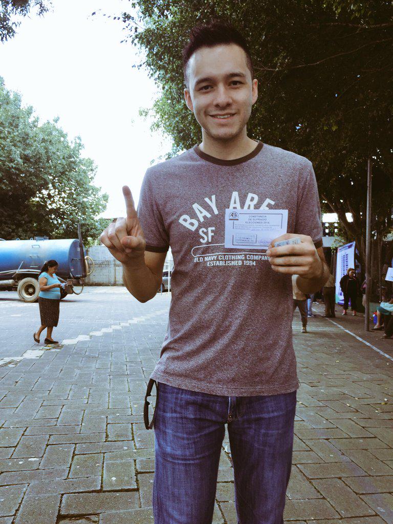 BarrileteGuate's tweet photo. Nuestro Timbalero y cantante @palmittaa  ya votó ¡vamos Guate, seamos parte de la historia! #EleccionesGT http://t.co/p8uzwawY3i