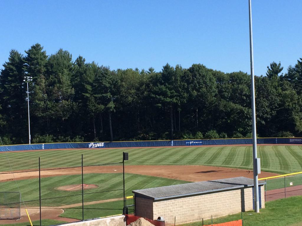SNHUFieldOps's tweet photo. A little striping for @SNHU_Baseball - #RollPenmen @SNHU_Softball tomorrow!!! #GrassTurf http://t.co/k4uJclguhn
