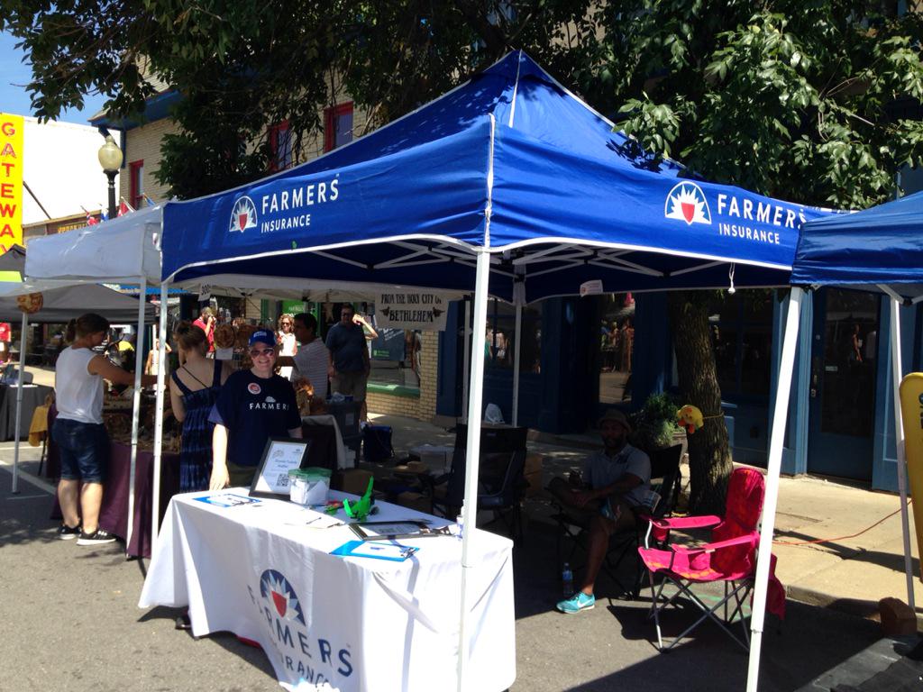 FarmersJenna's tweet photo. Day 3 @SantaCaliGon ! We have winners and agents that love to talk insurance ;) @phippsinsureme  @JDarbKC http://t.co/UwOjglB9Mm
