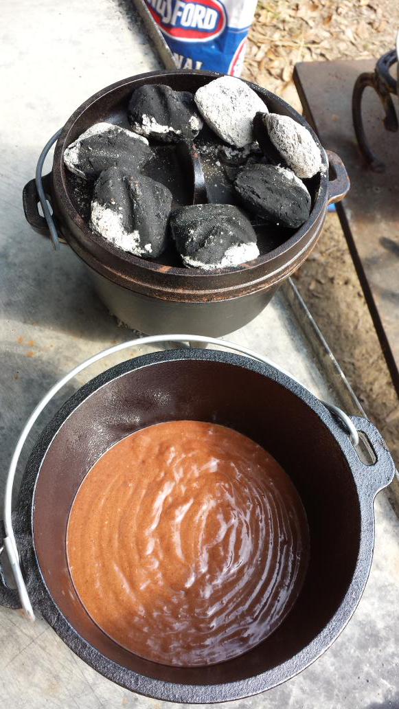 FoodsFine's tweet photo. 6 inch dutch oven brownies http://t.co/yoyIYyYk87
