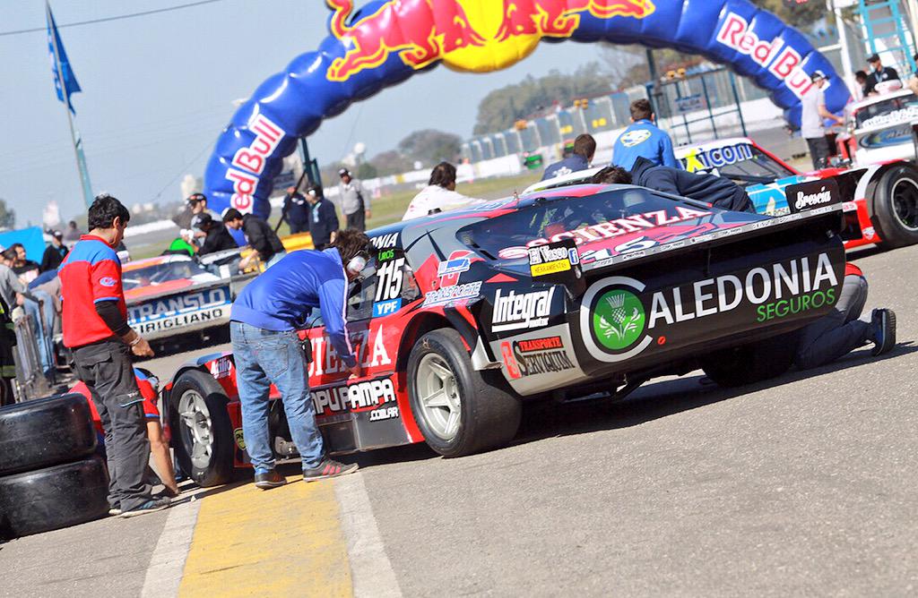 caledonia_arg's tweet photo. Gaston Crusitta entró en el playoff y sigue peleando el campeonato 🏁☝️👏 http://t.co/HEPhMbROaJ