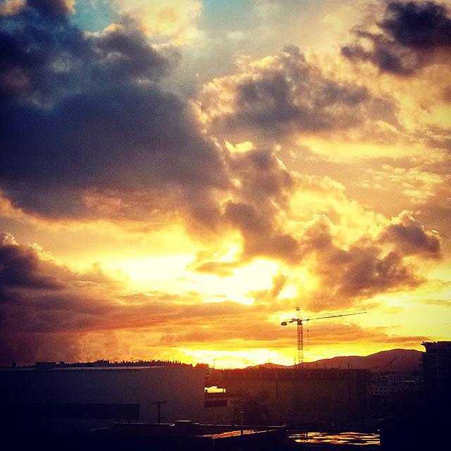 #balconyview #vancouver #bc #vancouverskyline #northvancouver #westcoastbestcoast #vancouversunset #anotherbeautiful…