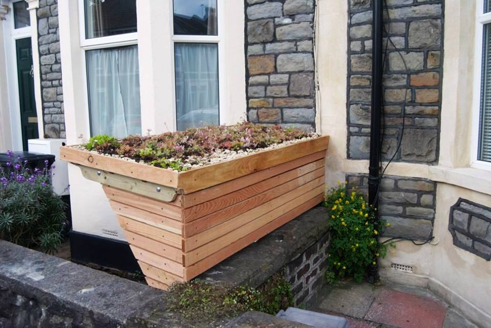 peddlersroof's tweet photo. Check out our most recent #bikesheds. @peddlersroof are making #cycling easier in #Bristol . http://t.co/7kBnMDw2II