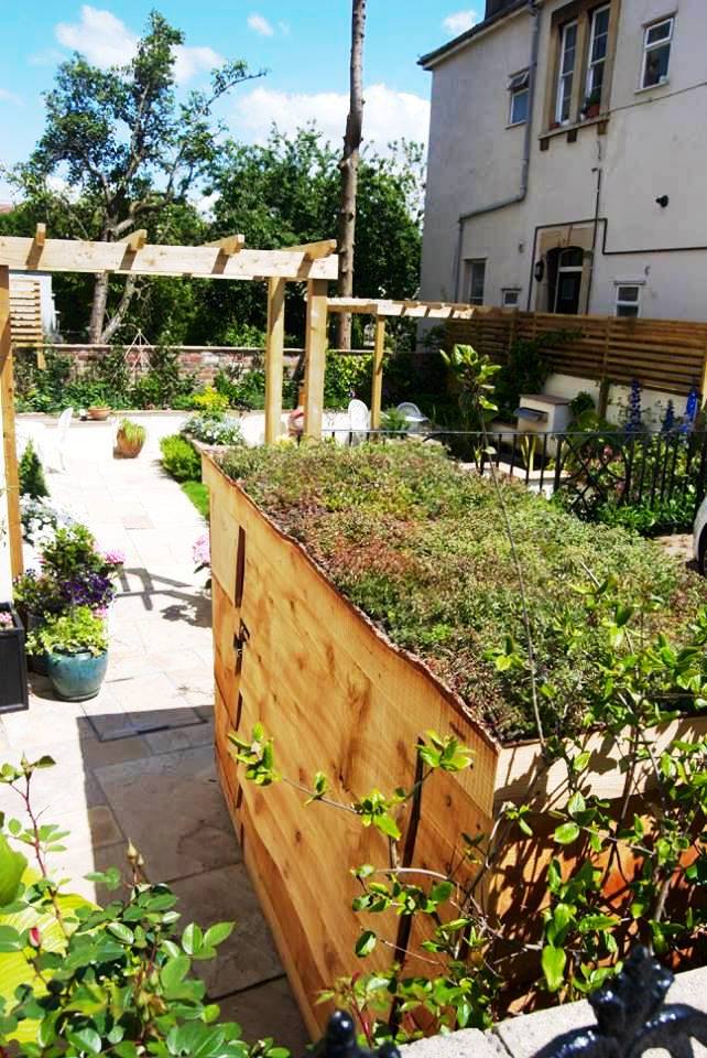 peddlersroof's tweet photo. New design: #bikeshed and incorporated garden #shed. http://t.co/c7IW3omp0e