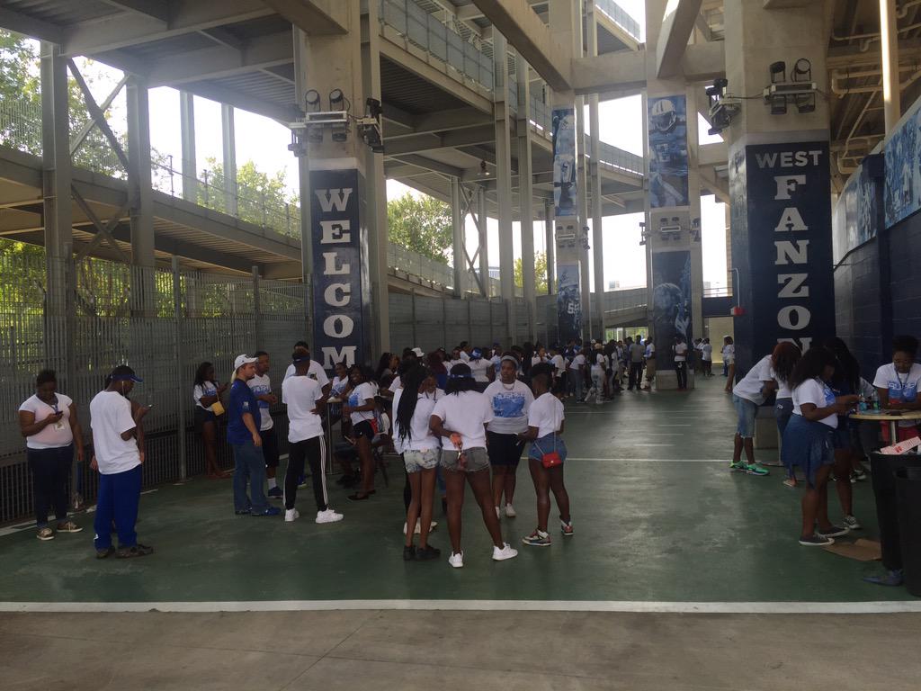TigerTeam_TSU's tweet photo. #FreshmenRushTheField http://t.co/Kts32481Dt