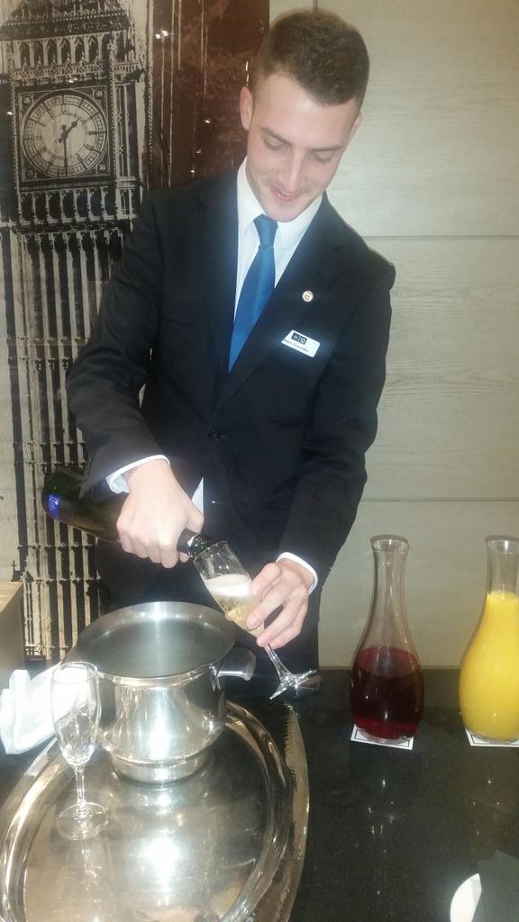 bupsibrown's tweet image. Omg what a lovely start i was dying for a cup of tea then I arrive to a
Champagne reception and a view to kill
Wow😃😊