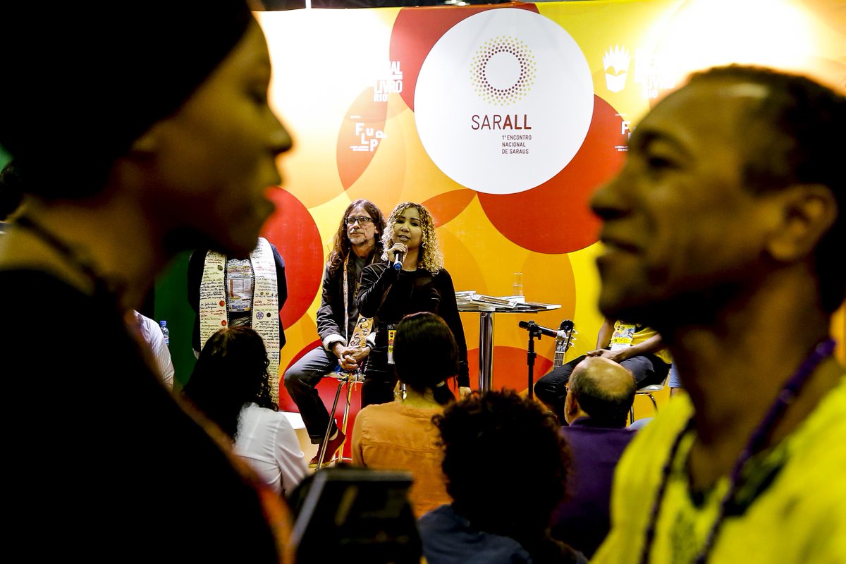 bienaldolivro's tweet photo. A poesia impera no #SarALL. #BienalRio http://t.co/RrIhRHo5QJ