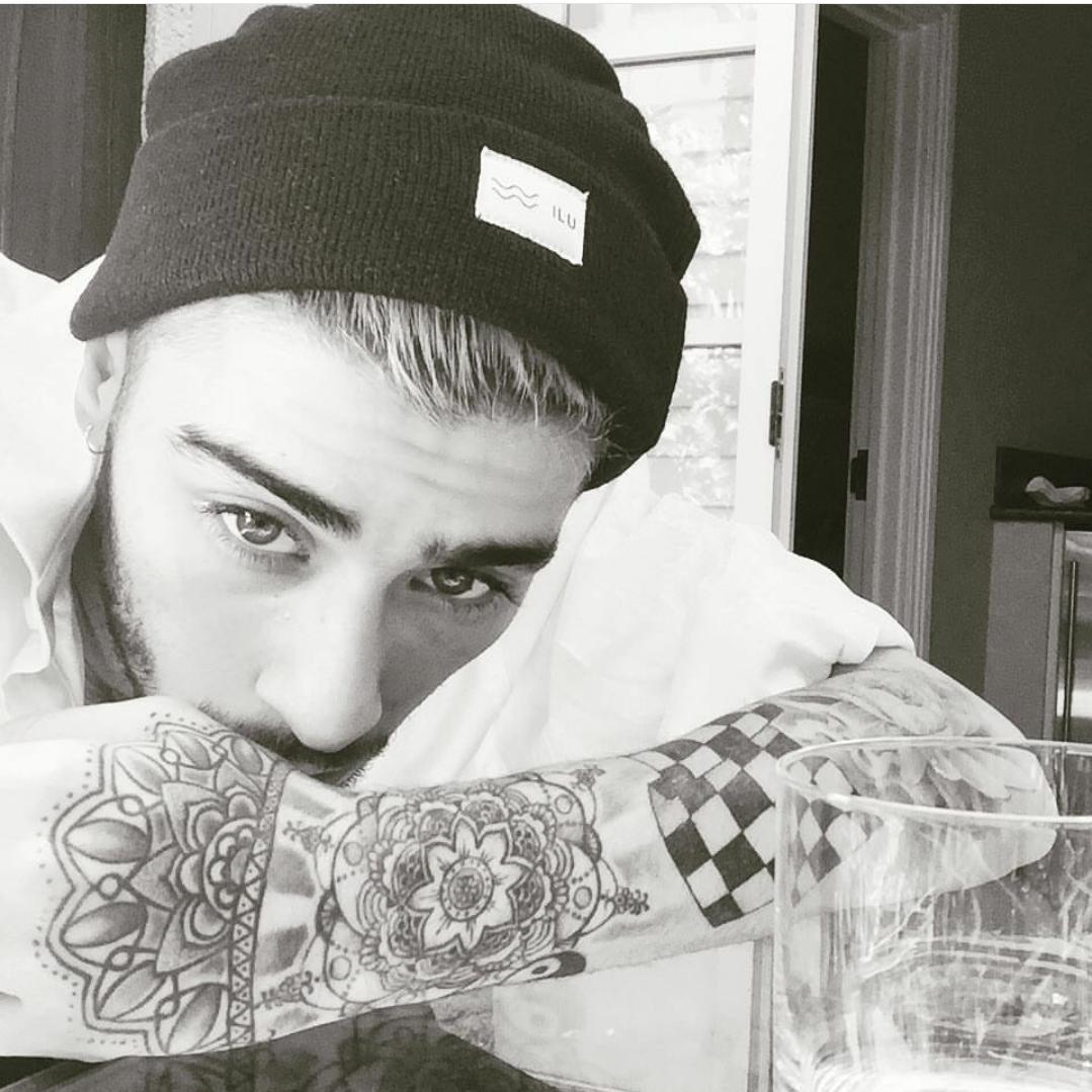 Zarrywut_'s tweet photo. CAB WE TALK ABOUT THE EYESS HOLY AHIT IM DEAD AND I WENT TO HEAVEN http://t.co/Bozt4UXwIJ