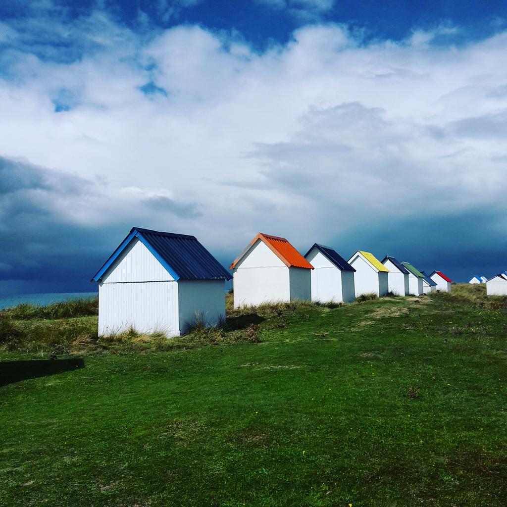 GSagnes's tweet photo. Les petites baraques colorées de Gouville sur Mer ... Hors du temps ... #normandie http://t.co/ehWLr1T5cH