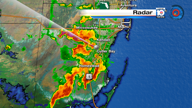 Heavy rain moving through Miami-Dade County @TrentAricTV will have your forecast tonight at 5pm and 6pm. http://t.co/VNoT7s0pol