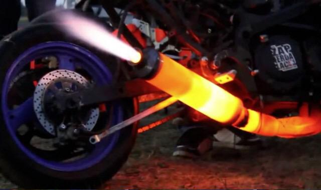 HumourMotard's tweet image. Ma moto a l'option four mais là elle n'a pas supportée #enjoycooking