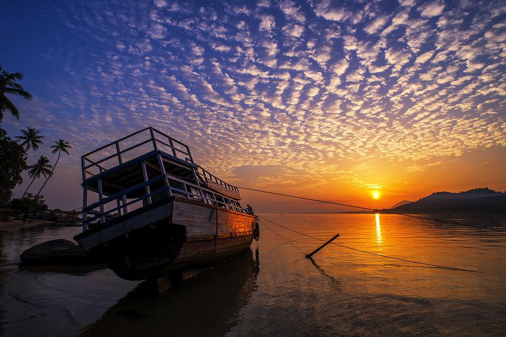 Atardecer en Singkawan,Indonesia.Foto de Sijanto Nature.