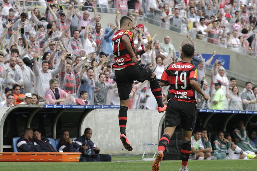 Flamengo's tweet photo. Veja os melhores momentos do Fla-Flu: http://t.co/khN1hgwKBp http://t.co/aCHF1EP2b2