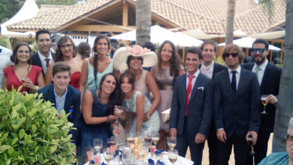 CarlosCanovas96's tweet photo. ¡Se les quiere... y mucho! ✔ #BodaDiegoYMarta http://t.co/7X0DL9n7KE