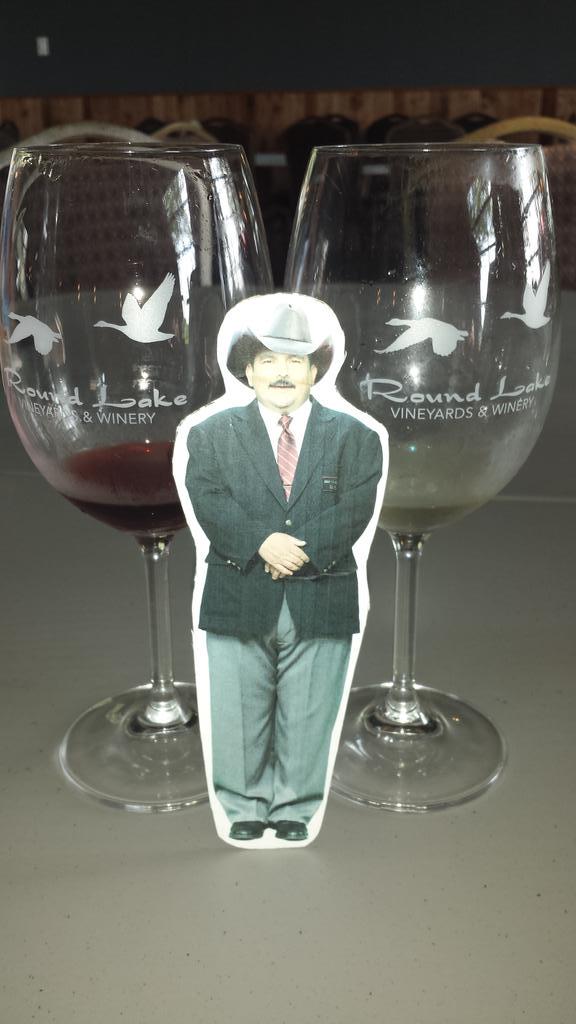 TheRiotsGirl's tweet photo. @JimmyKimmelLive  Now @IAMGUILLERMO is at Round Lake MN Vineyards and  Winery http://t.co/qnqEhimH6x