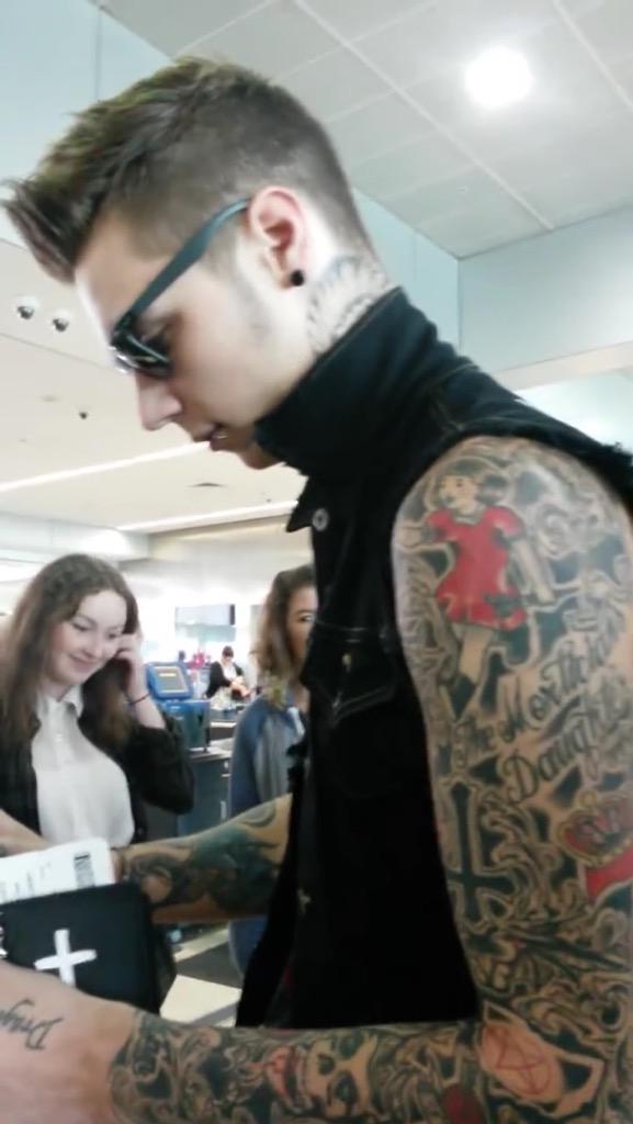 lowqualityandy's tweet image. 