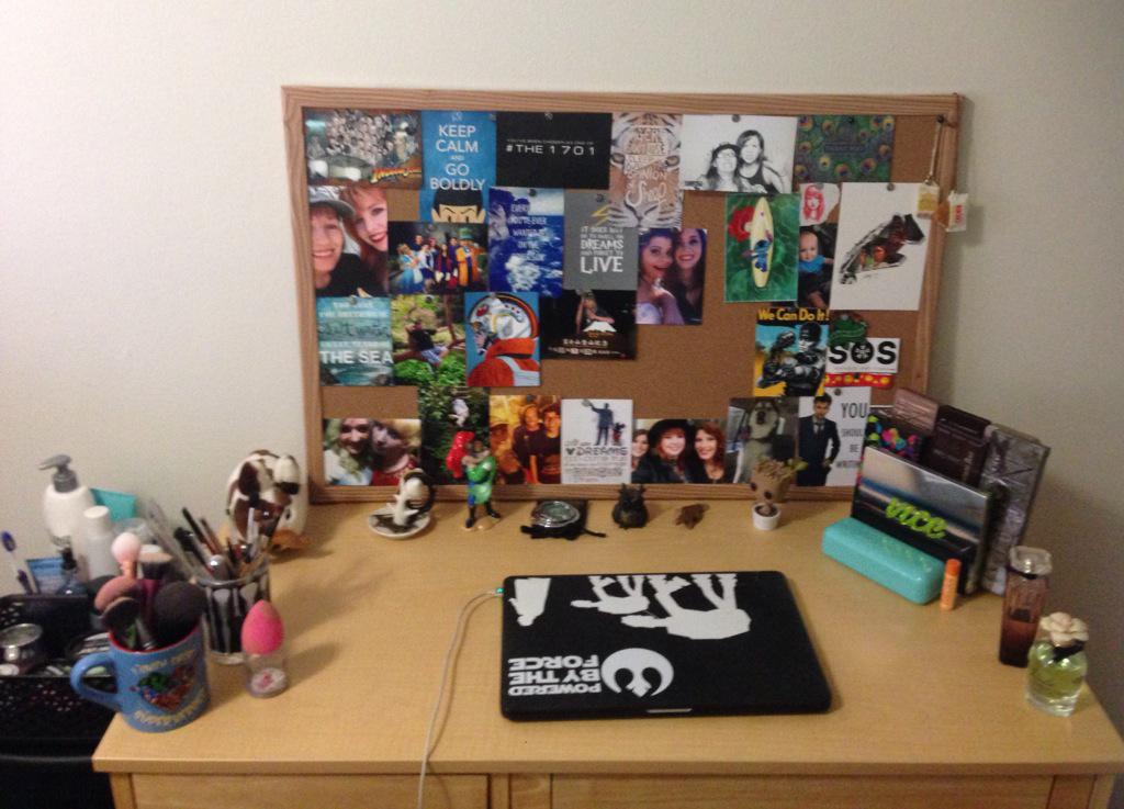 SCDHred's tweet image. All moved in! I need something stronger to hang the corkboard, but I&apos;m liking my desk space so far #geekspace #makeup