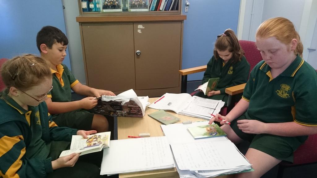 CassidyMick's tweet photo. 2/3 principal's reading 📖 group retelling "Some Dog " http://t.co/AHQ05zdtDB