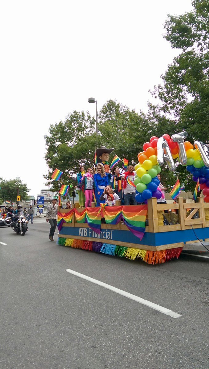 CalgaryPride's tweet photo. #YYCPride Parade was amazing! Awesome turn out! Thank you to everyone who came out! http://t.co/z6Xws0l3ly