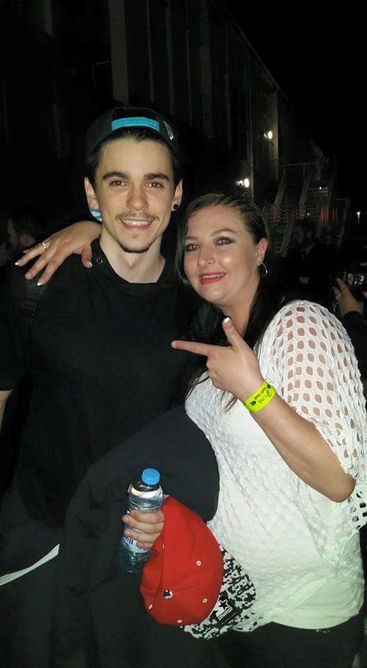 Happy birthday Mr! !! Hope u have a wiked day! lots of love from meeeeee and all of south Wales!      