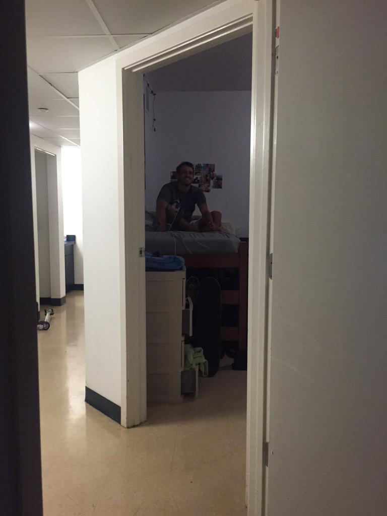 carterEckTeck's tweet photo. @RealDeanMentzer hasn't left his room all day #Eckerd328 http://t.co/1Nj8ZGMxHy