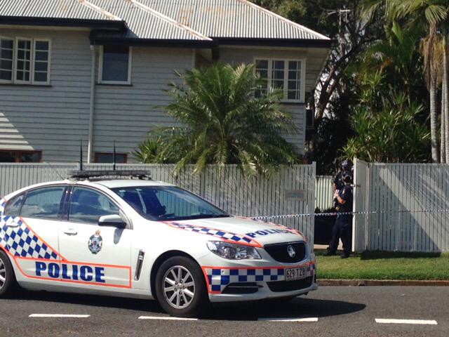 7NewsBrisbane's tweet photo. Crime scene at home on Sturt St, #Kedron where a six-year-old girl was found dead this morning #7News http://t.co/Qiwrt1gHOK