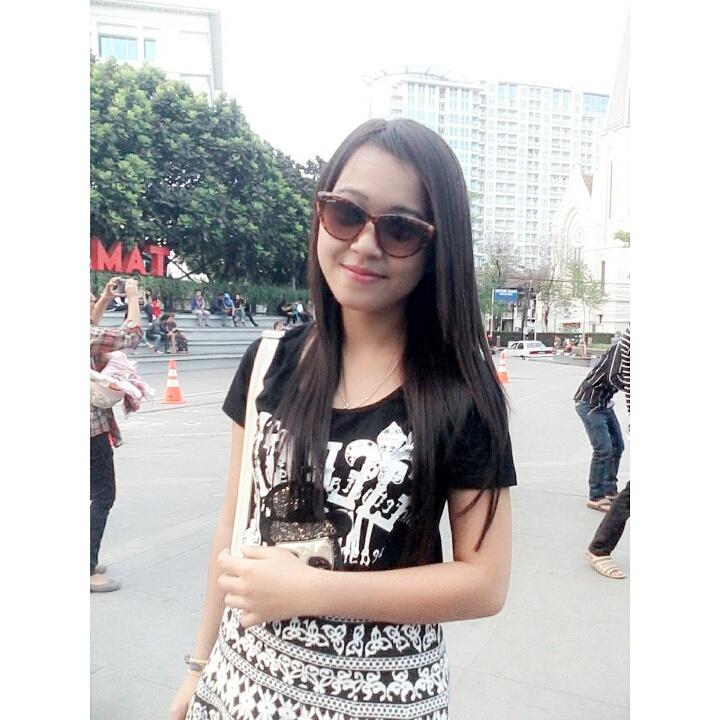 Riskasandria's tweet photo. Outfit simple !! I like http://t.co/ElFzah2HVR