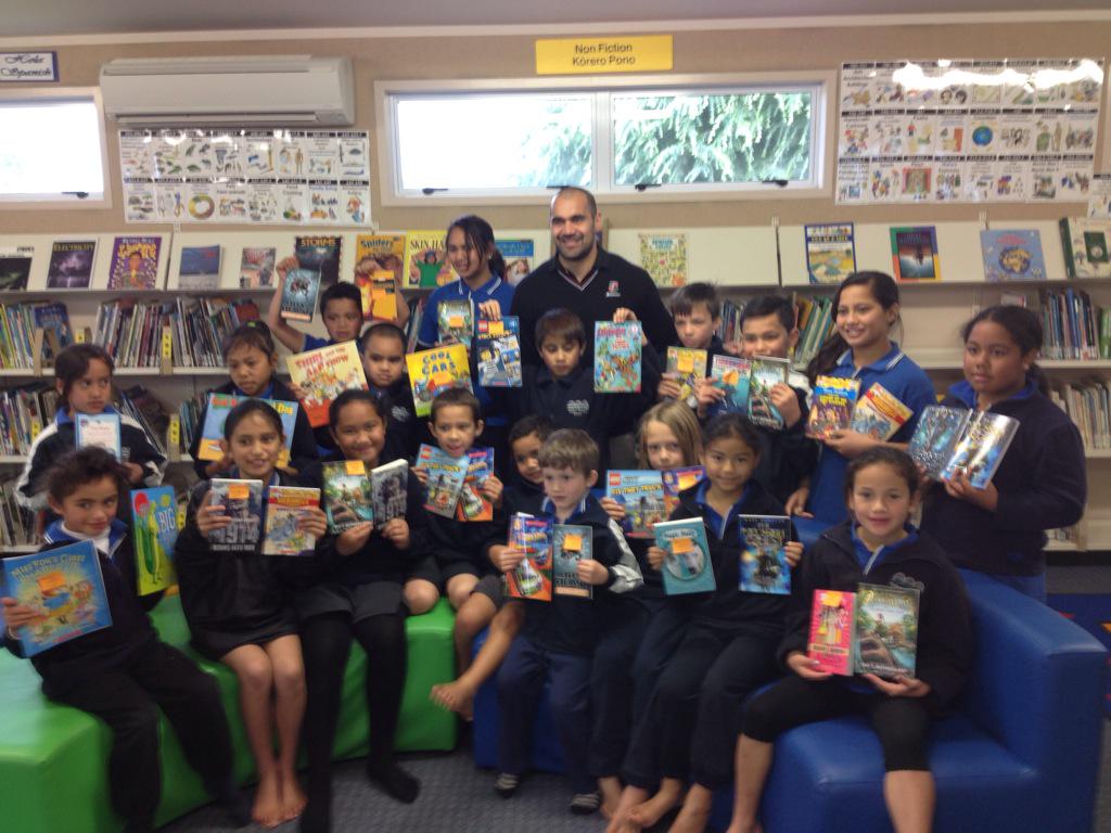 NZSportsFrames's tweet photo. @duffybooks great to be part of the action today Tuakau primary @CountiesRugby Great union to represent #futureStars http://t.co/HkbgEuG0G4