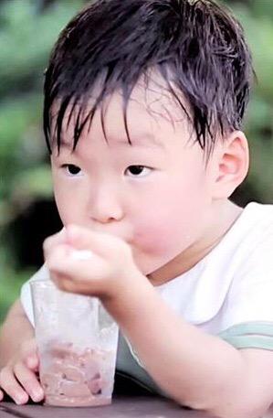 Daehan1612's tweet photo. แก้มจะแตกแล้วครับ ;-;
#SongTriplets #대한 #Daehan 
#송대한 #SupermanReturns http://t.co/NY4KvcRi29