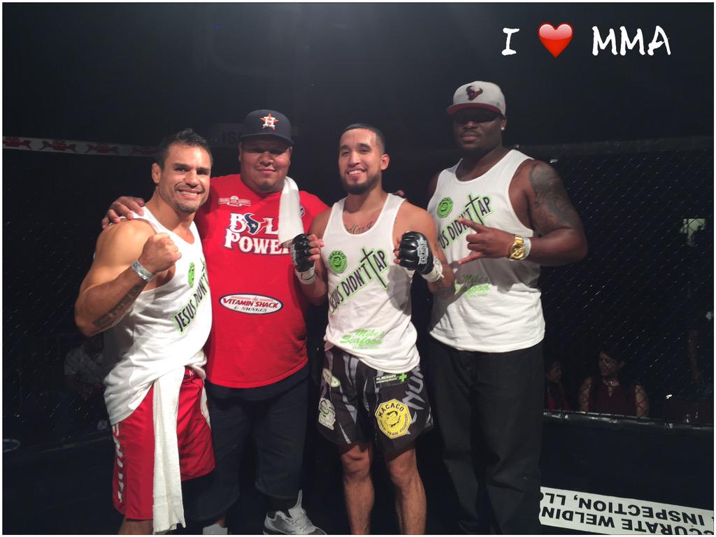 IHeartMMA1's tweet photo. #RocksFightNight17 American Bank Center
#Sept5th #CorpusChristi #IHeartMMA
📱⛵️🌴
@DavidArmasMMA (w) vs #YgorZavarize http://t.co/uq5fomdPYC