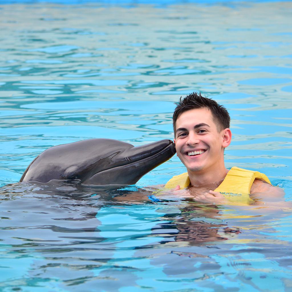 Censor's tweet image. Use code CENSOR for 10% off Gymshark 😂
Be a visionary. #Gymshark