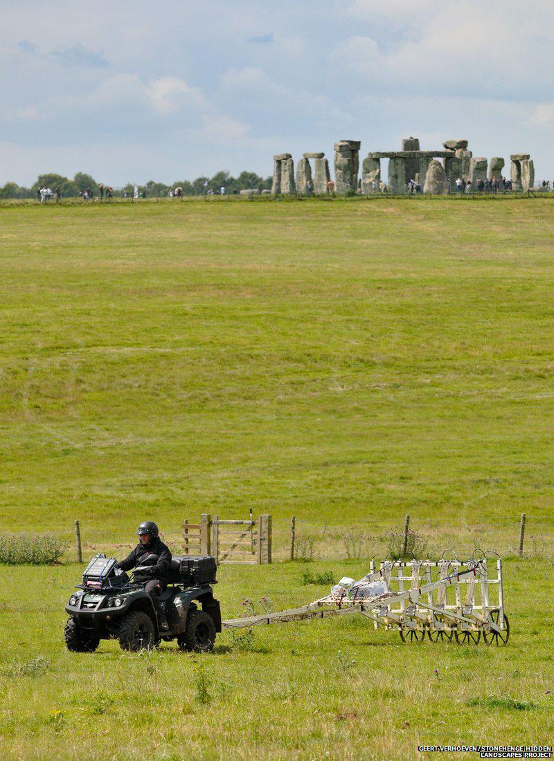 BBCNews's tweet photo. Buried Stonehenge standing stones may be "largest" intact prehistoric monument in Britain http://t.co/bmtFHuy3Bl http://t.co/yHrN9eEqTi