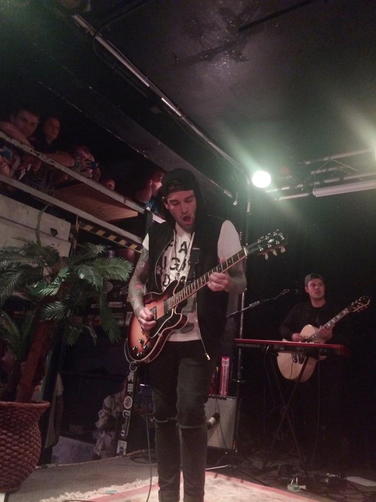asIeepathelm's tweet photo. @JackSWS do you like this picture I took of you yawning?? http://t.co/8jasgzVxiE